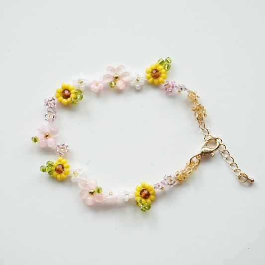 Sunlit Petals Beaded Bracelet 🌸☀️